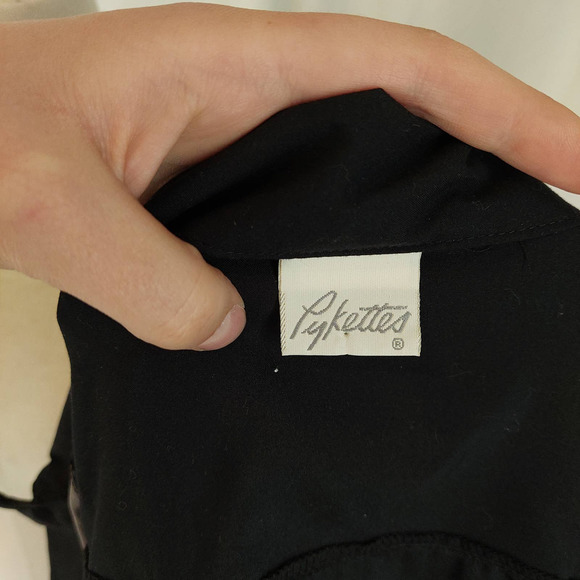 Vintage 80s 90s Floral Button-Down with Fabric Buttons - Picture 7 of 9